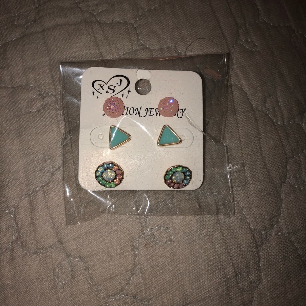 3 pack of stud earrings